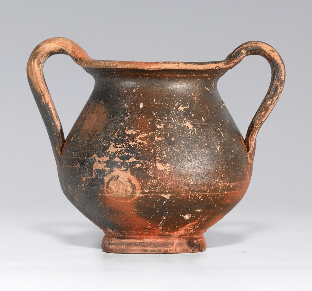 Kantharos-shaped vase
