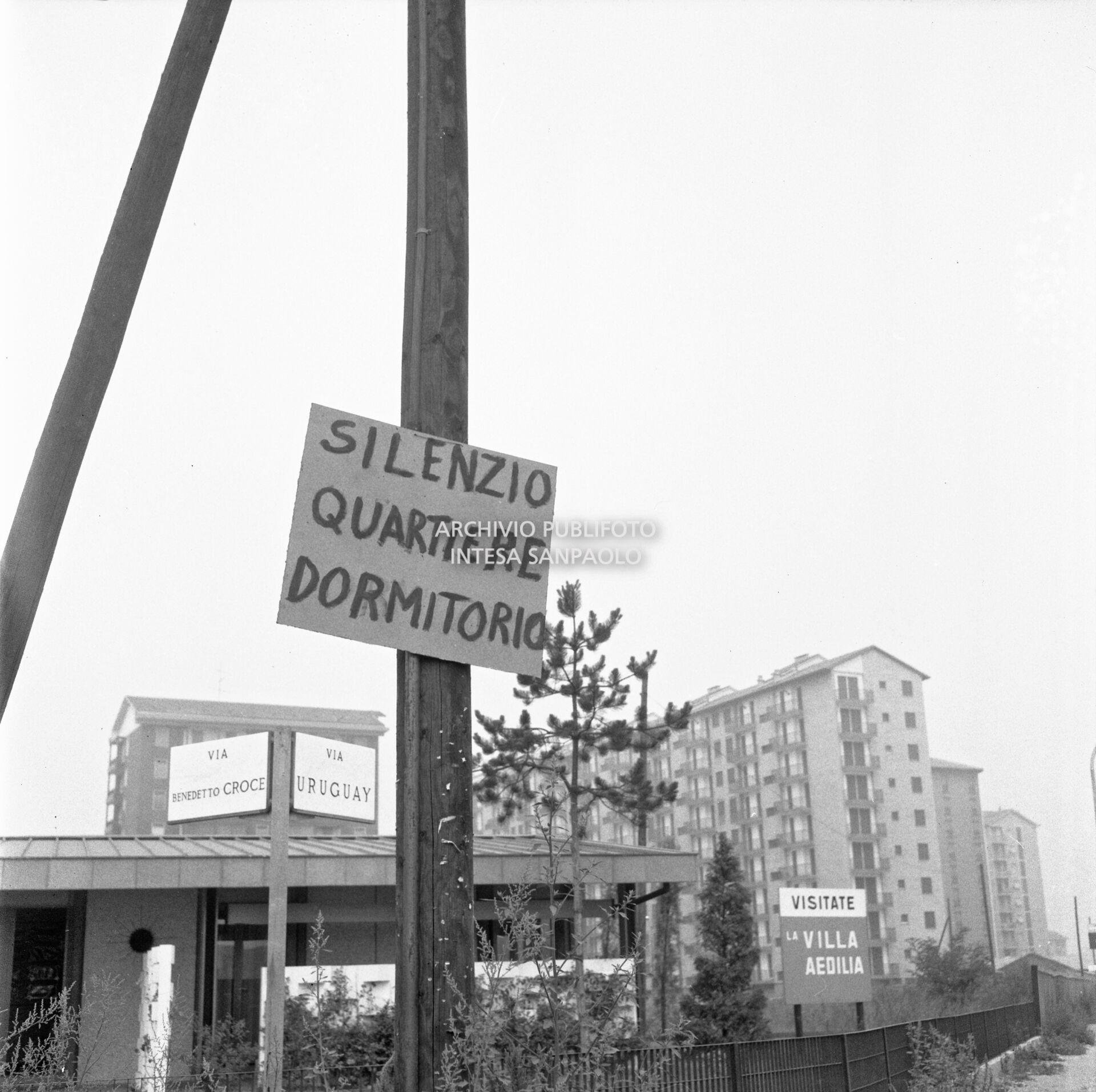Protest placard in the Gallaratese district of Milan