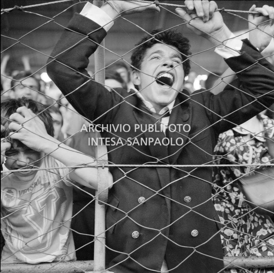 Ragazzi scatenati al concerto pomeridiano dei Beatles al Vigorelli di Milano, 24 june 1965, Cossu, Sergio, Pavone, Eugenio, Publifoto