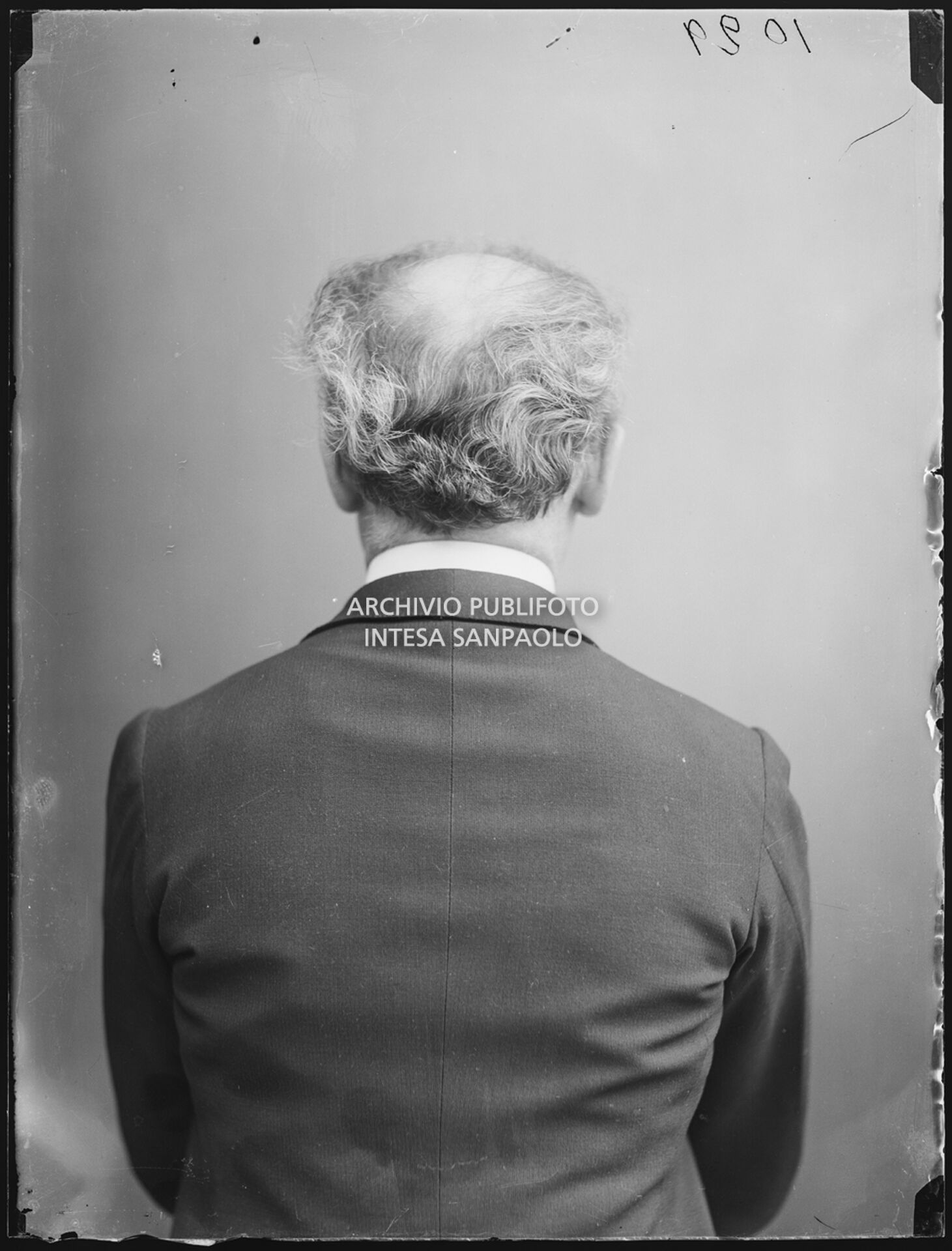 Ritratto di Arturo Toscanini di spalle