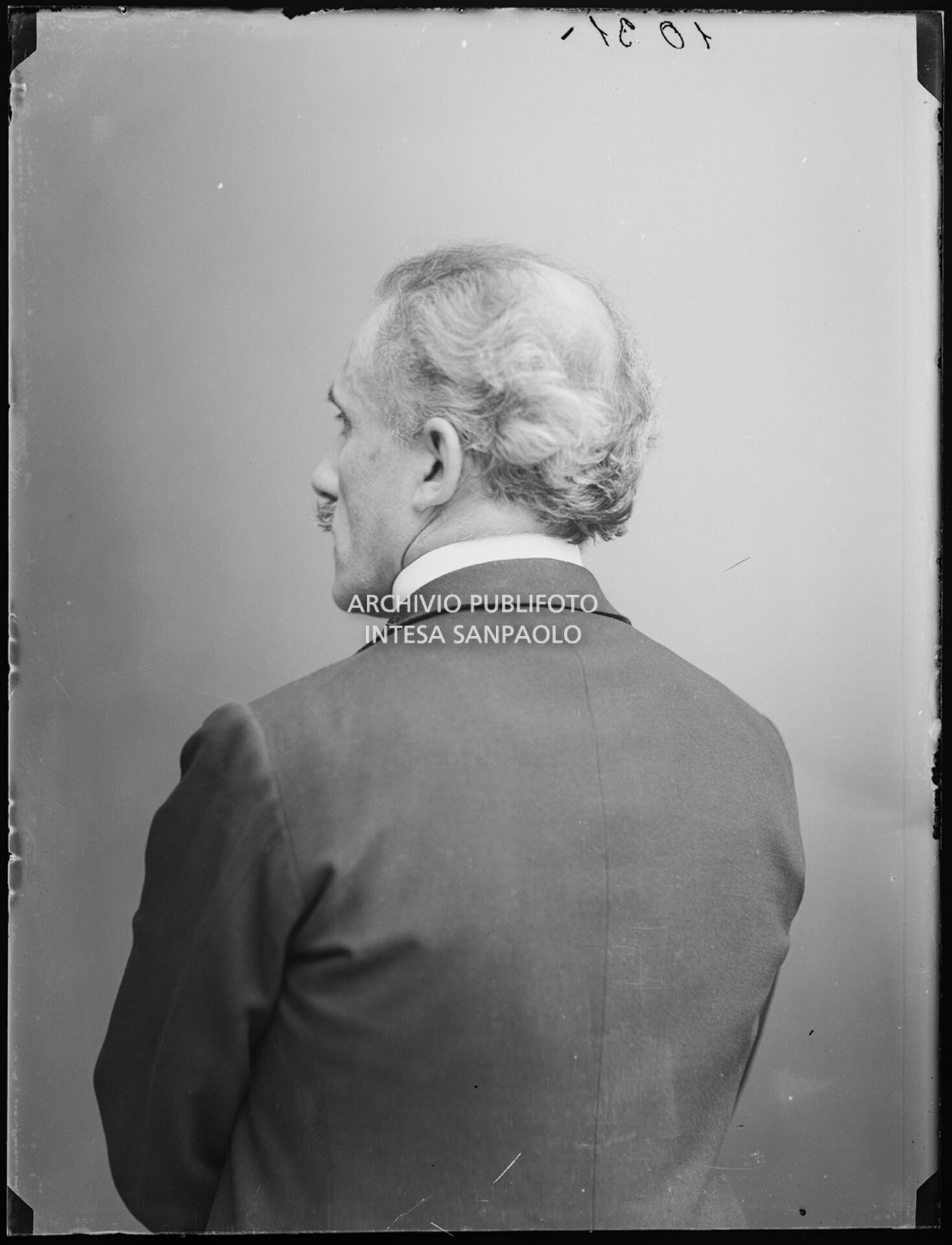Ritratto di Arturo Toscanini di spalle
