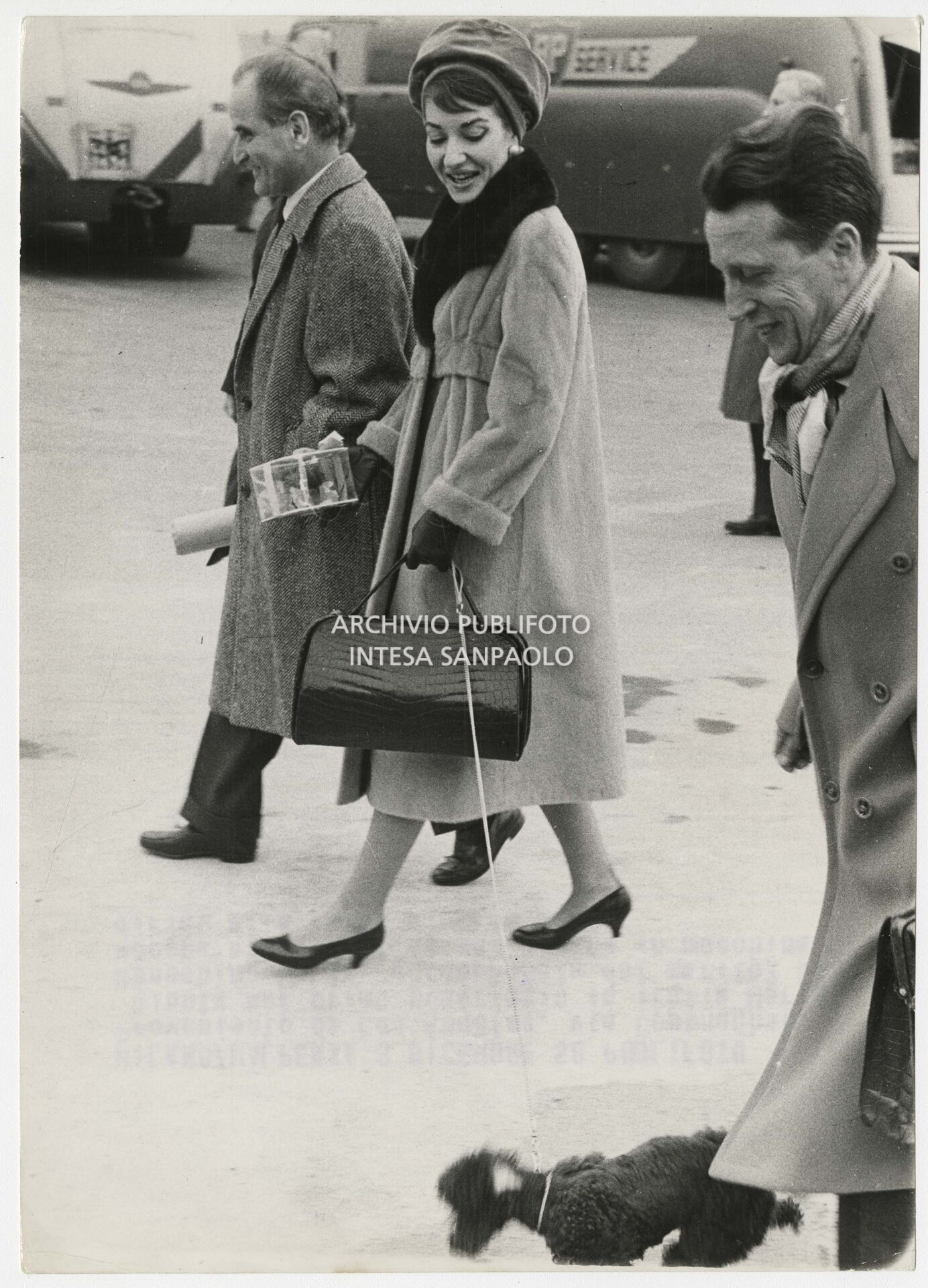 Maria Callas at Malpensa airport, just arrived from Los Angeles, with her poodle