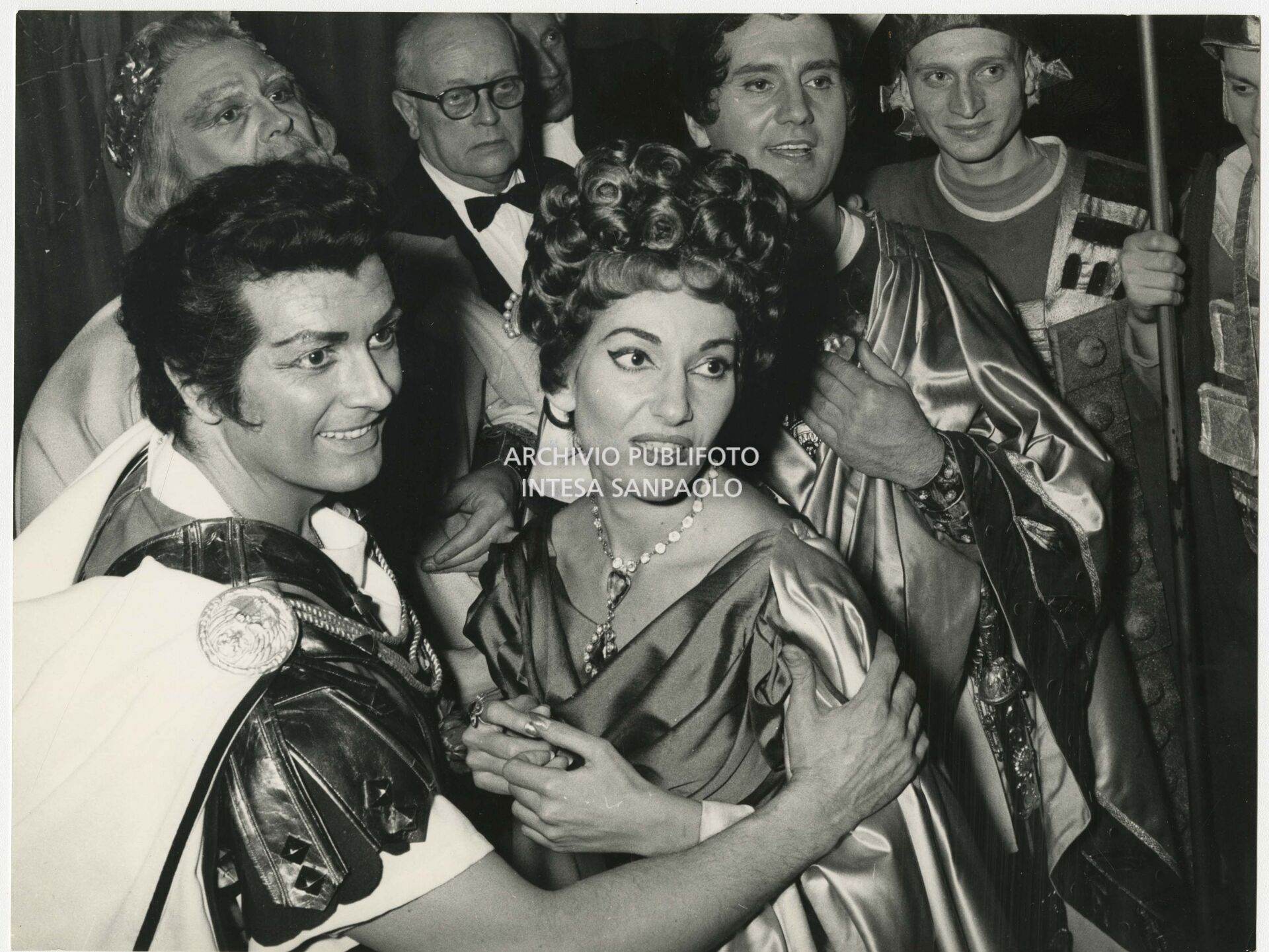 Backstage: Franco Corelli and Maria Callas at the première of Gaetano Donizetti's opera Poliuto at La Scala; in the background from left, Nicola Zaccaria and Ettore Bastianini