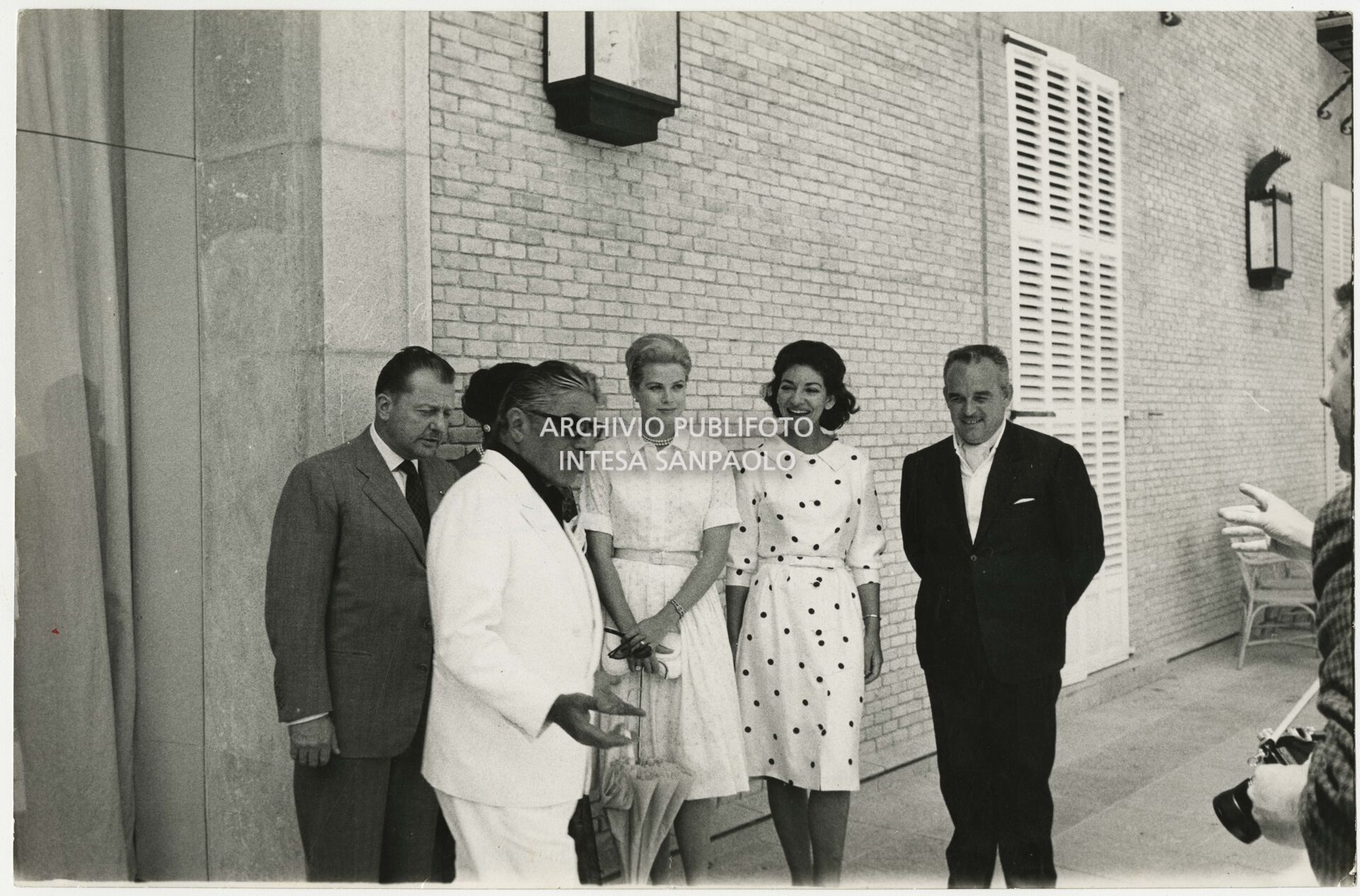 Maria Callas, Aristotele Onassis, Grace Kelly and Prince Rainier III of Monaco at the Hotel San Vida in Palma de Mallorca where they stopped during a Mediterranean cruise on board the yacht "Christina"