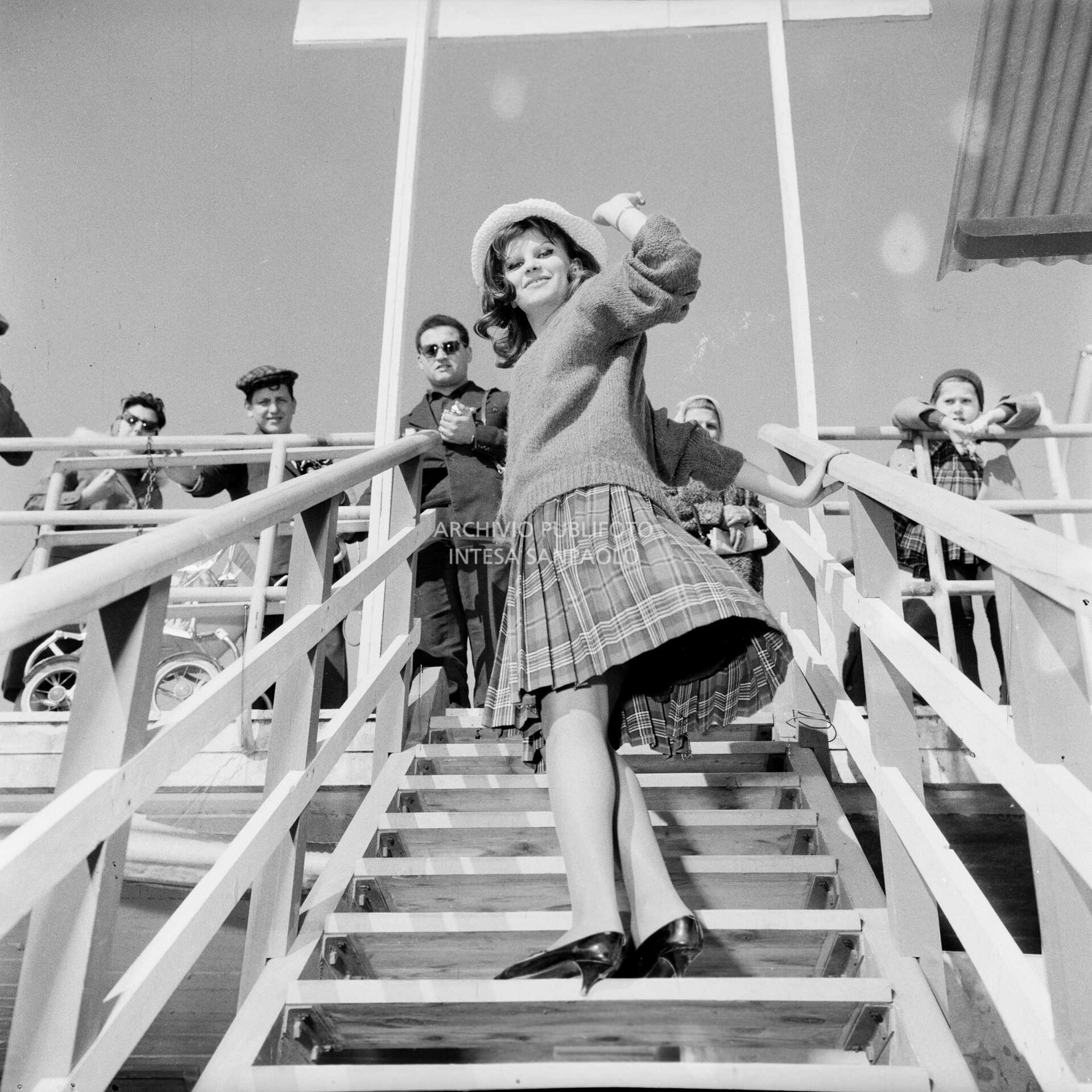 Milva on the steps of a beach establishment in Sanremo during the 11th Festival,