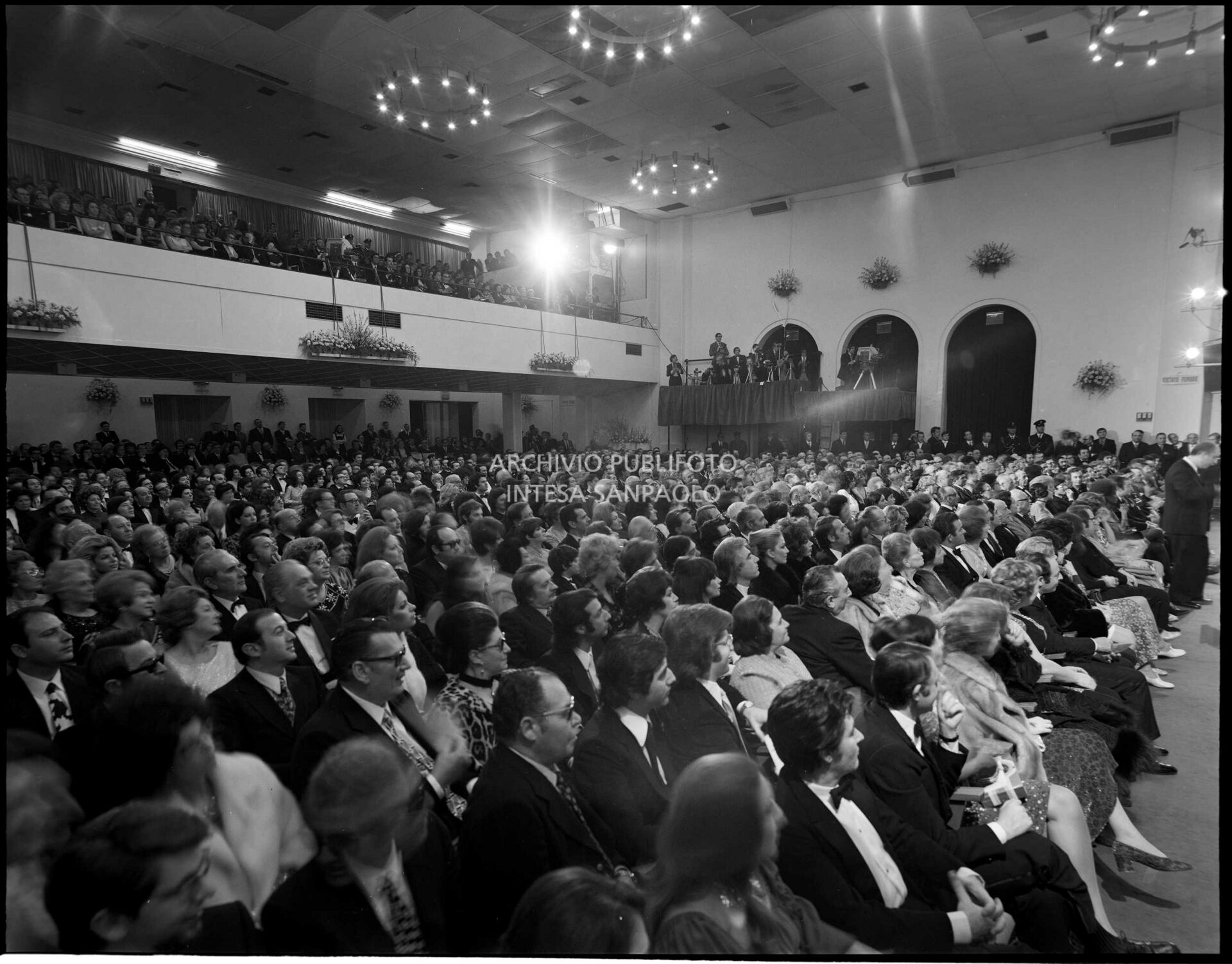 Audience in the stalls and gallery at the 21st Sanremo Festival; the photographers' platform in the background
