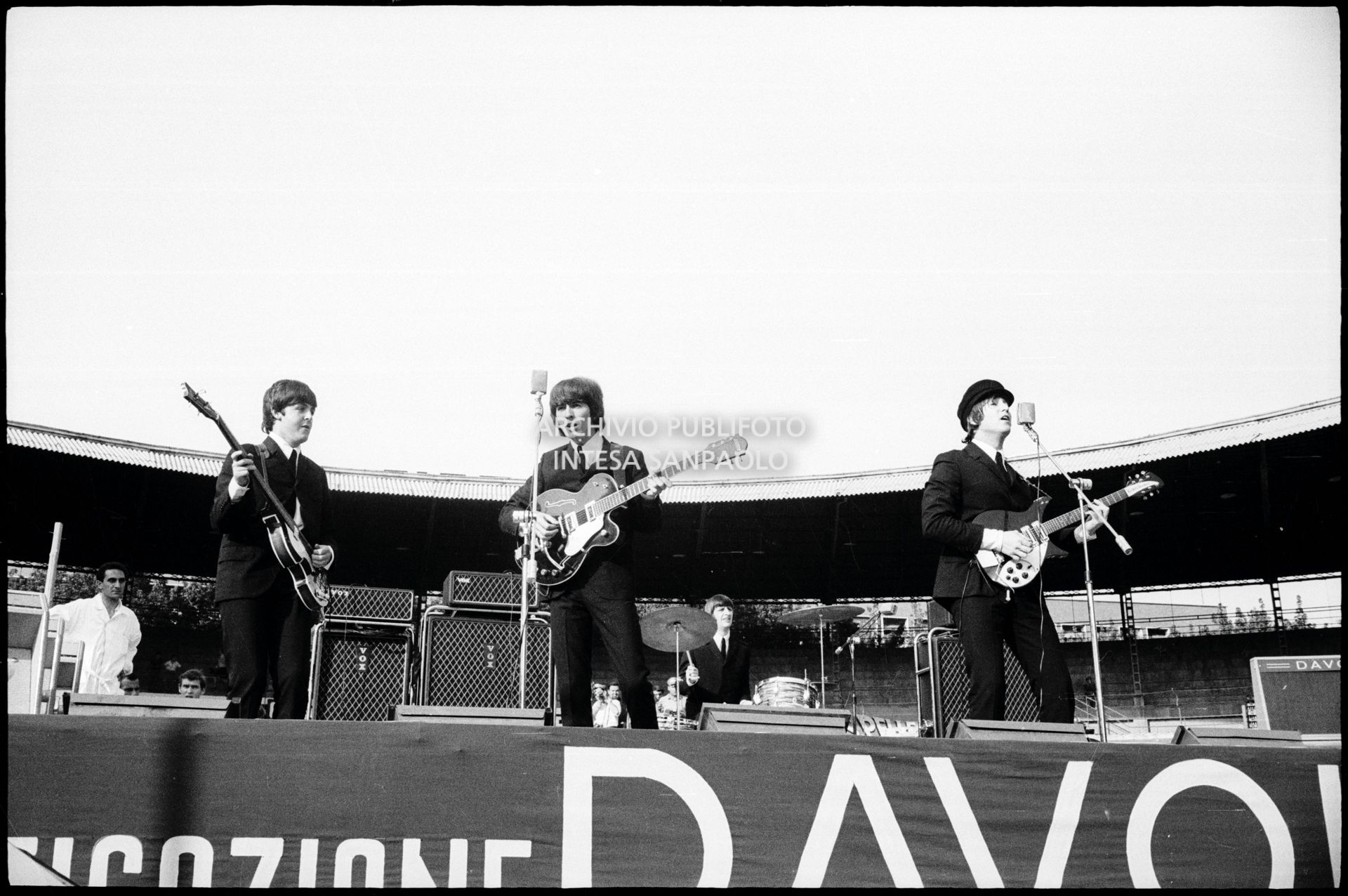 I Beatles in concerto al Vigorelli di Milano, 24 june 1965, Cossu, Sergio, Pavone, Eugenio, Publifoto