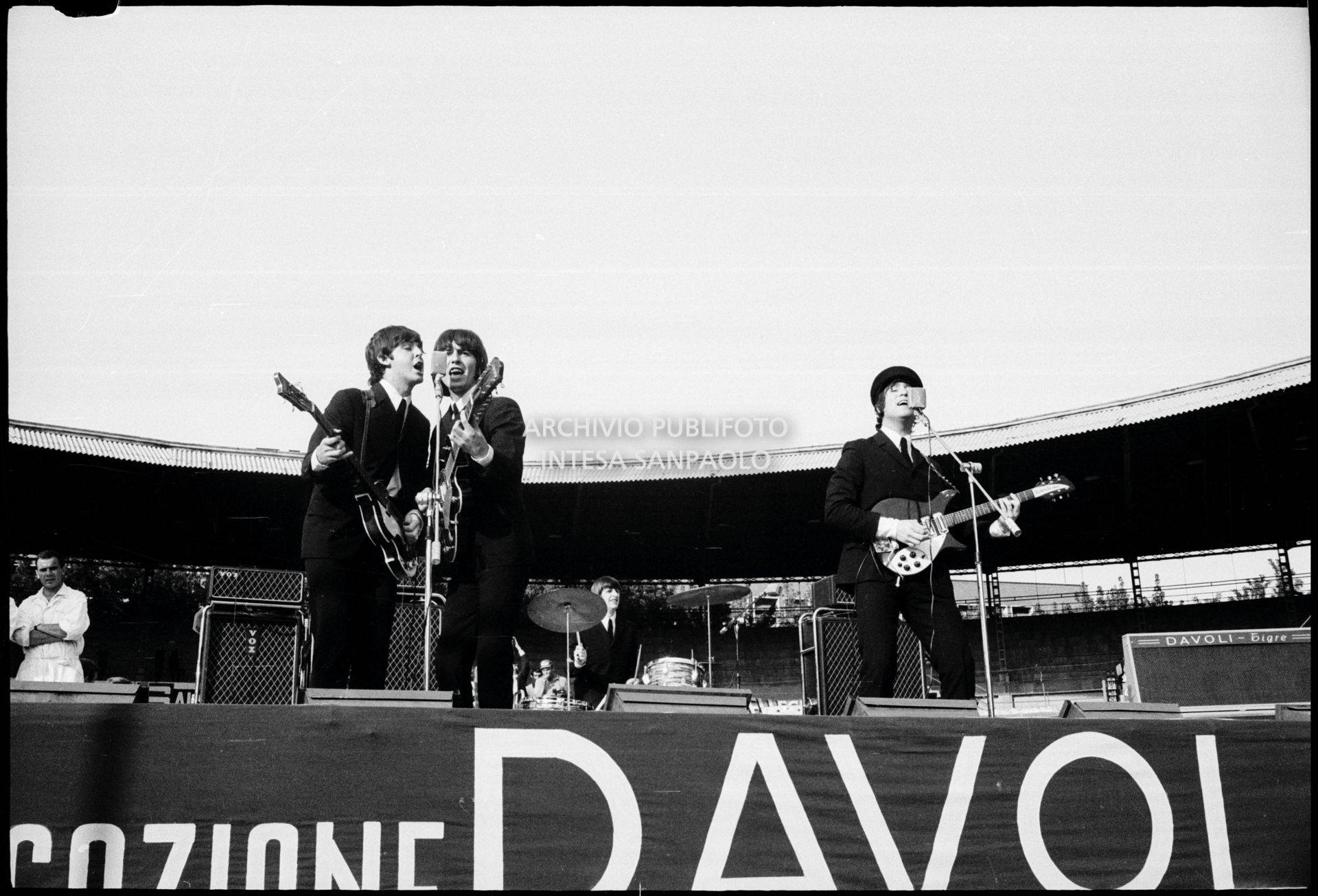 I Beatles in concerto al Vigorelli di Milano, 24 june 1965, Cossu, Sergio, Pavone, Eugenio, Publifoto