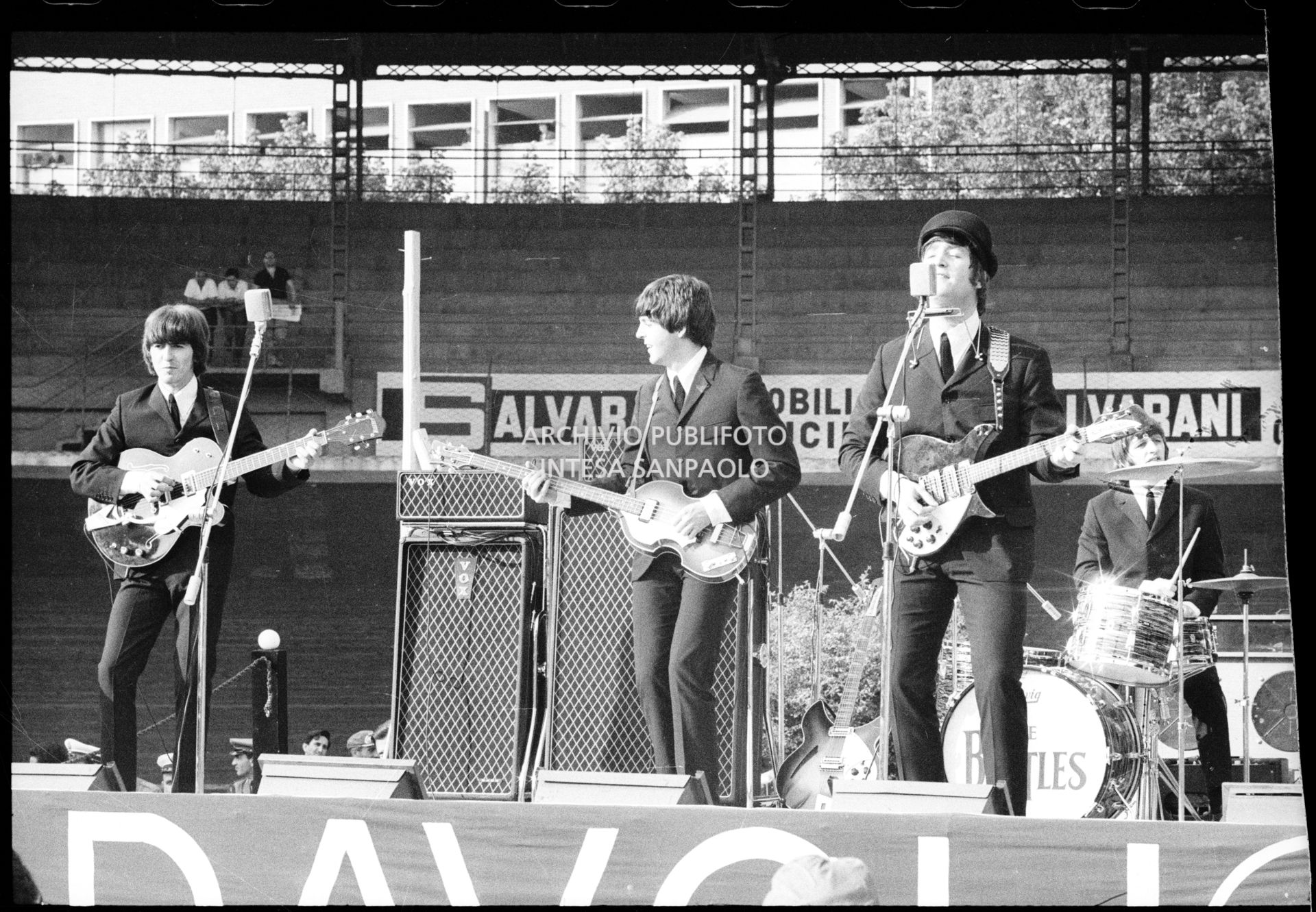 I Beatles in concerto al Vigorelli di Milano, 24 june 1965, Cossu, Sergio, Pavone, Eugenio, Publifoto