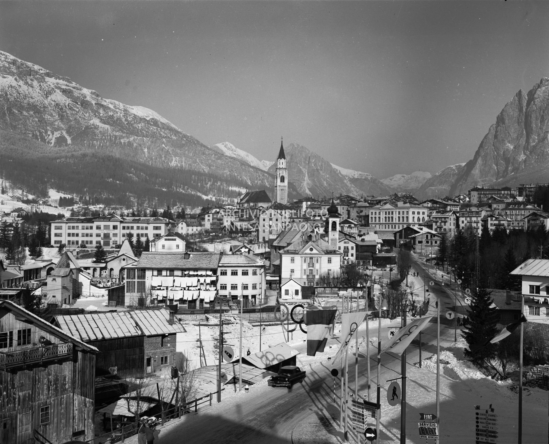Veduta di Cortina d'Ampezzo durante i VII Giochi olimpici invernali