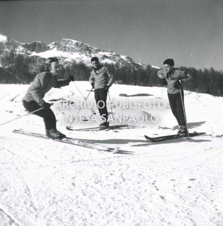 La sciatrice alpina Vera Schenone in allenamento in vista dei VII Giochi olimpici invernali a Cortina d'Ampezzo