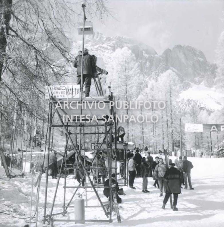 Tribuna riservata agli operatori Rai a Cortina d'Ampezzo in occasione dei VII Giochi olimpici invernali