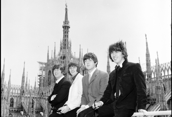 Tutti pazzi per i Beatles. Il concerto del 1965 a Milano nelle fotografie di Publifoto