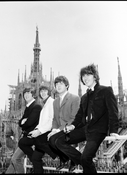 Tutti pazzi per i Beatles. Il concerto del 1965 a Milano nelle fotografie di Publifoto