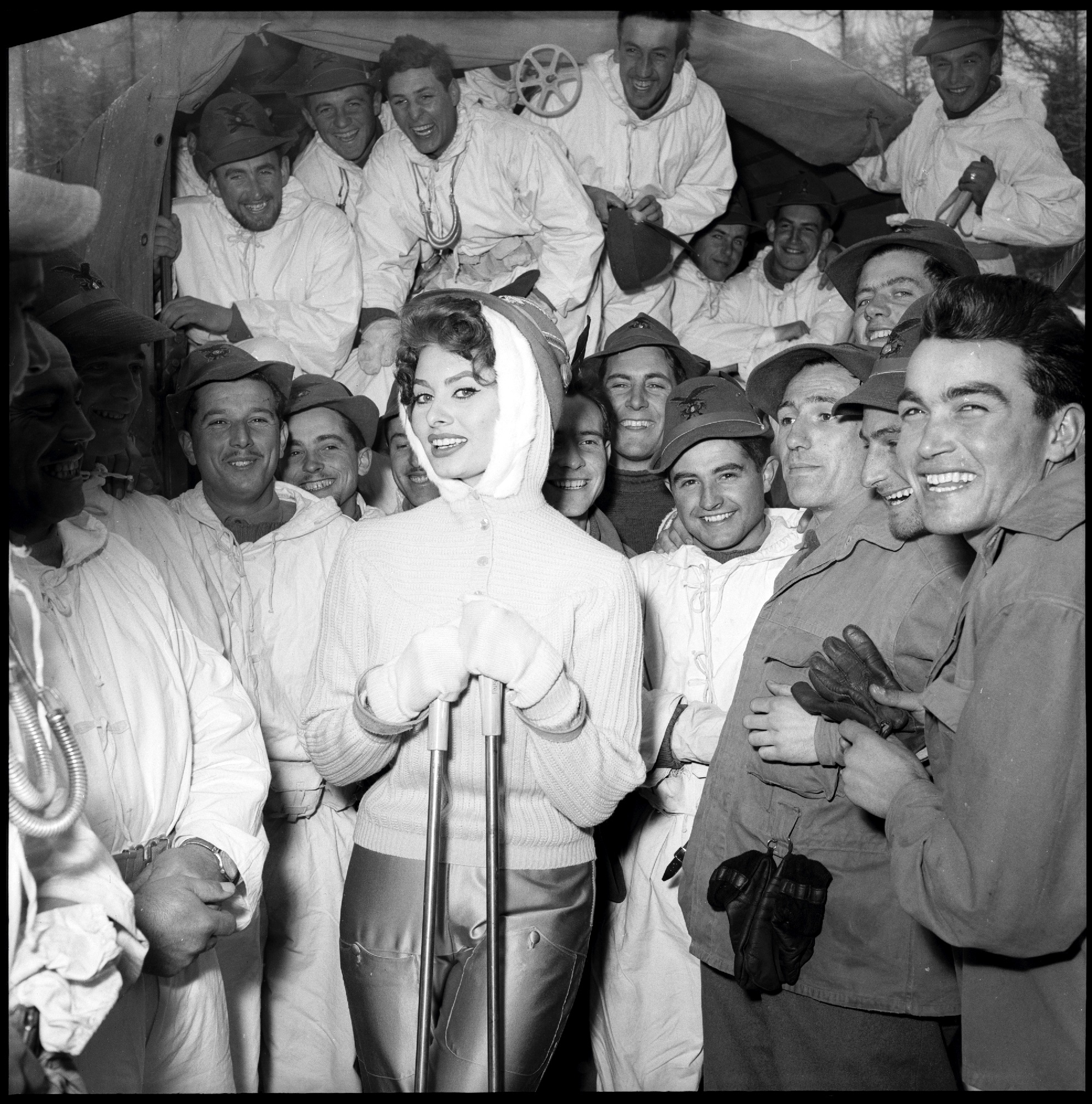 Sophia Loren a Cortina d'Ampezzo in occasione dei VII Giochi Olimpici Invernali TM, 30 gennaio 1956 Fotografia di Publifoto Archivio Publifoto Intesa Sanpaolo