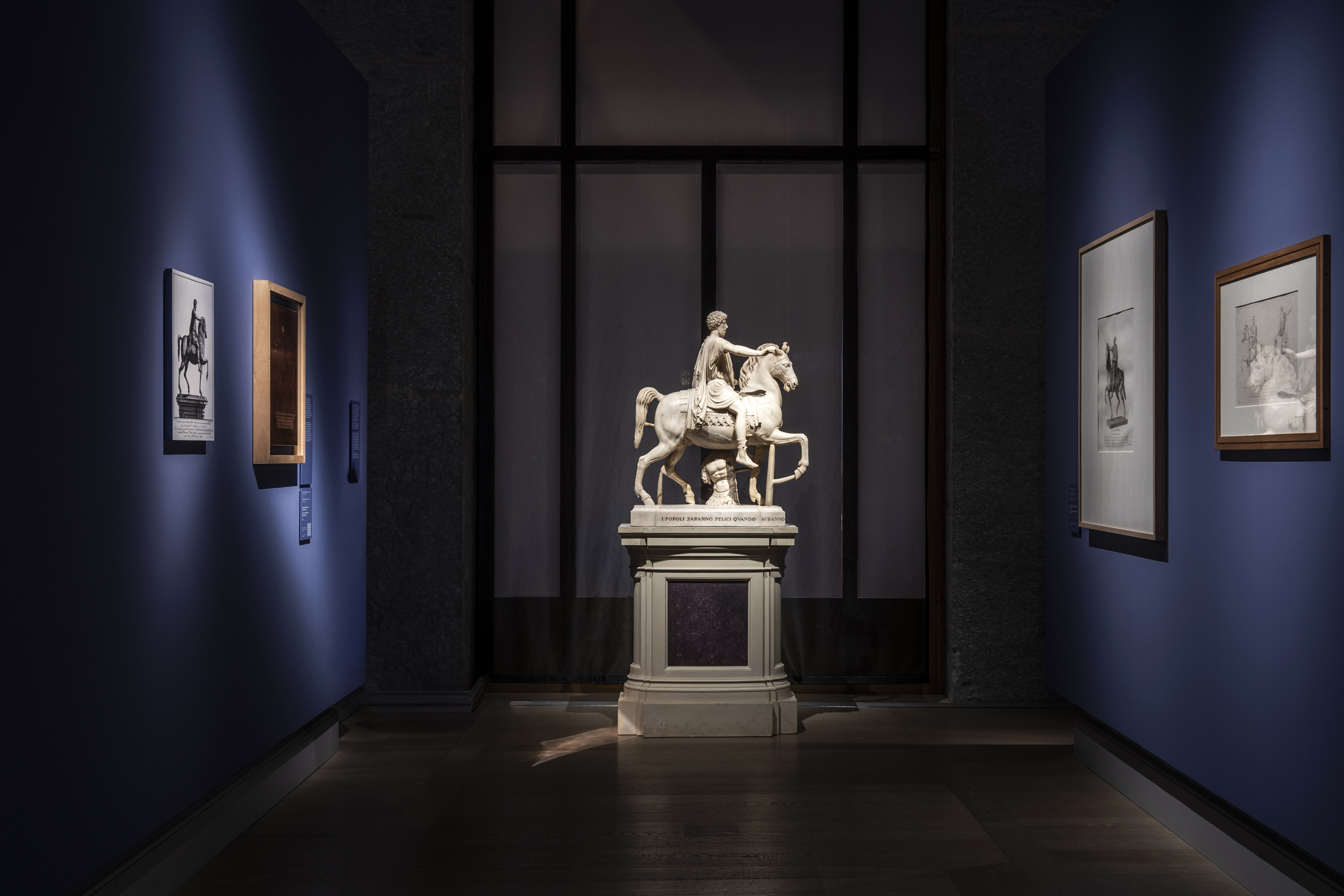 Foto di allestimento Statua equestre