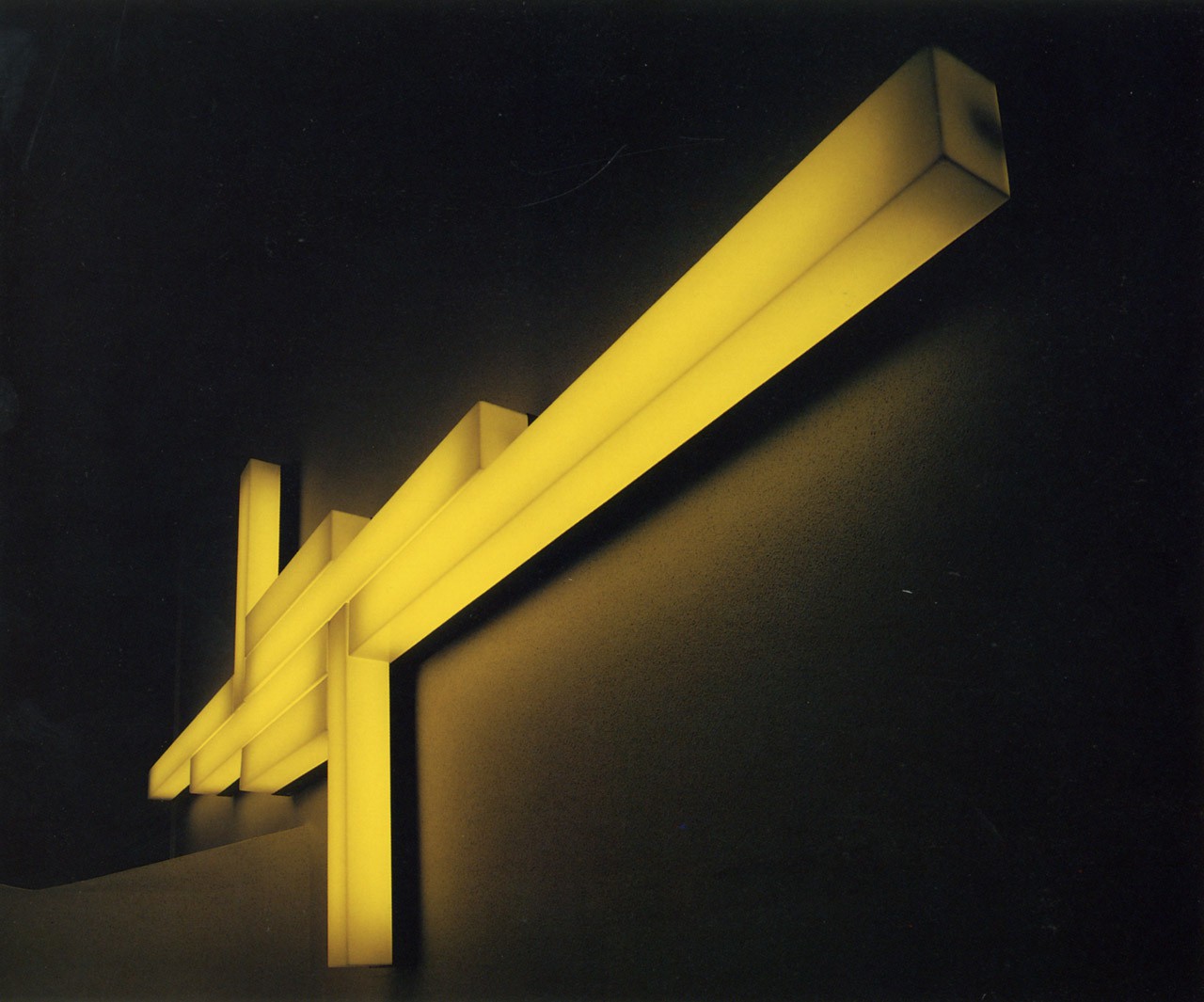 Untitled (to Giuseppe Agrati), 1968 luci fluorescenti gialle yellow fluorescent lights