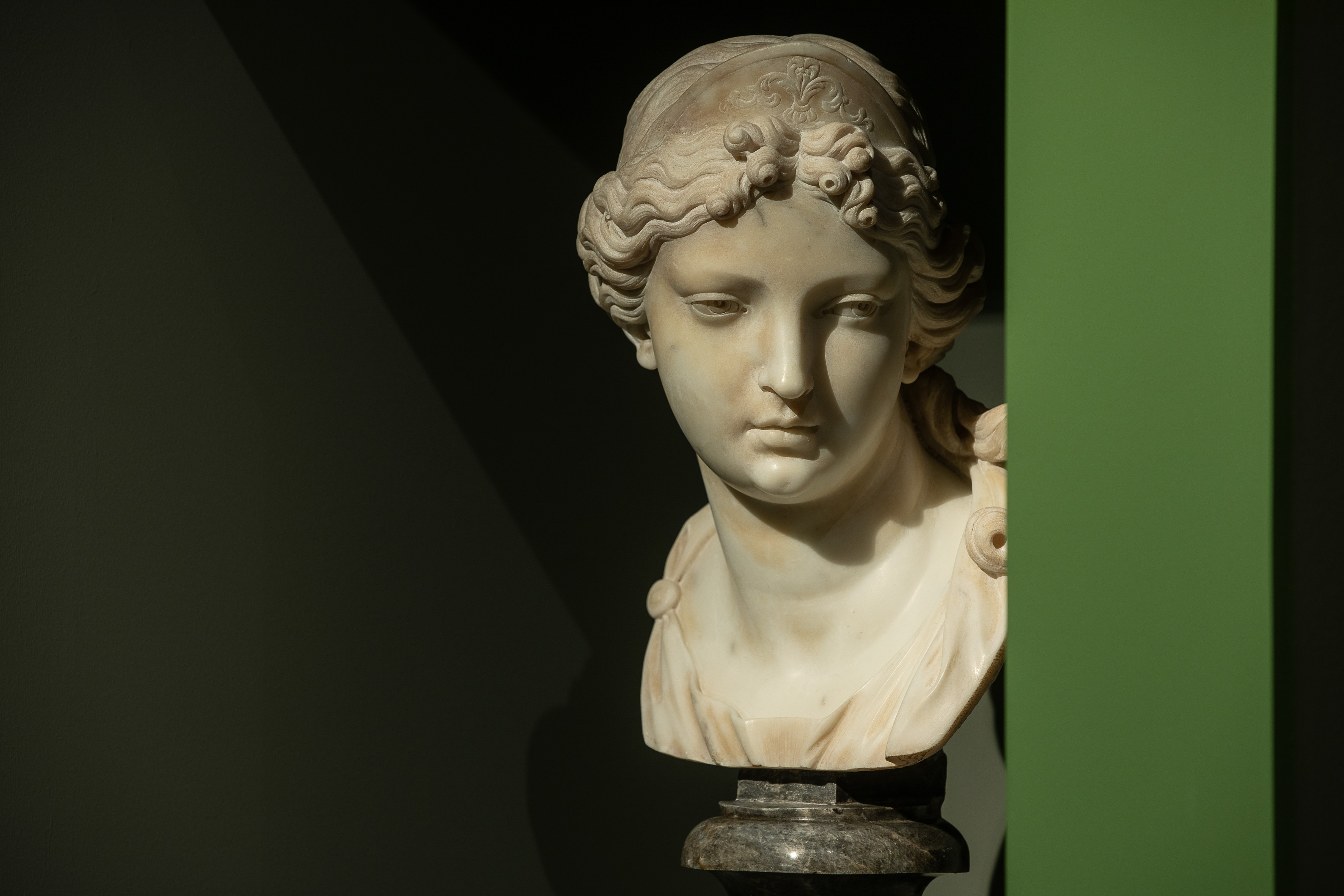 Particolare allestimento mostra Restituzioni 2025 a Roma