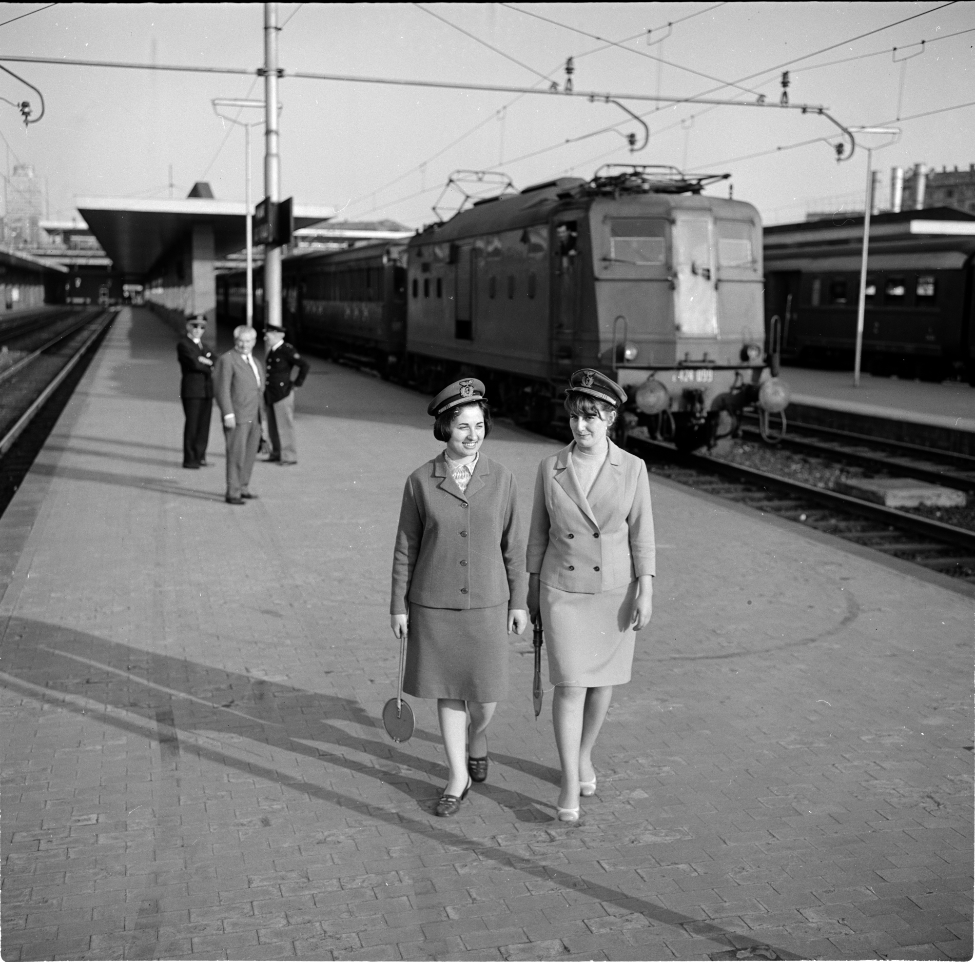 Railway station mistresses Simonetta Appolloni and Laura Lo Prieno, 17 April 1967