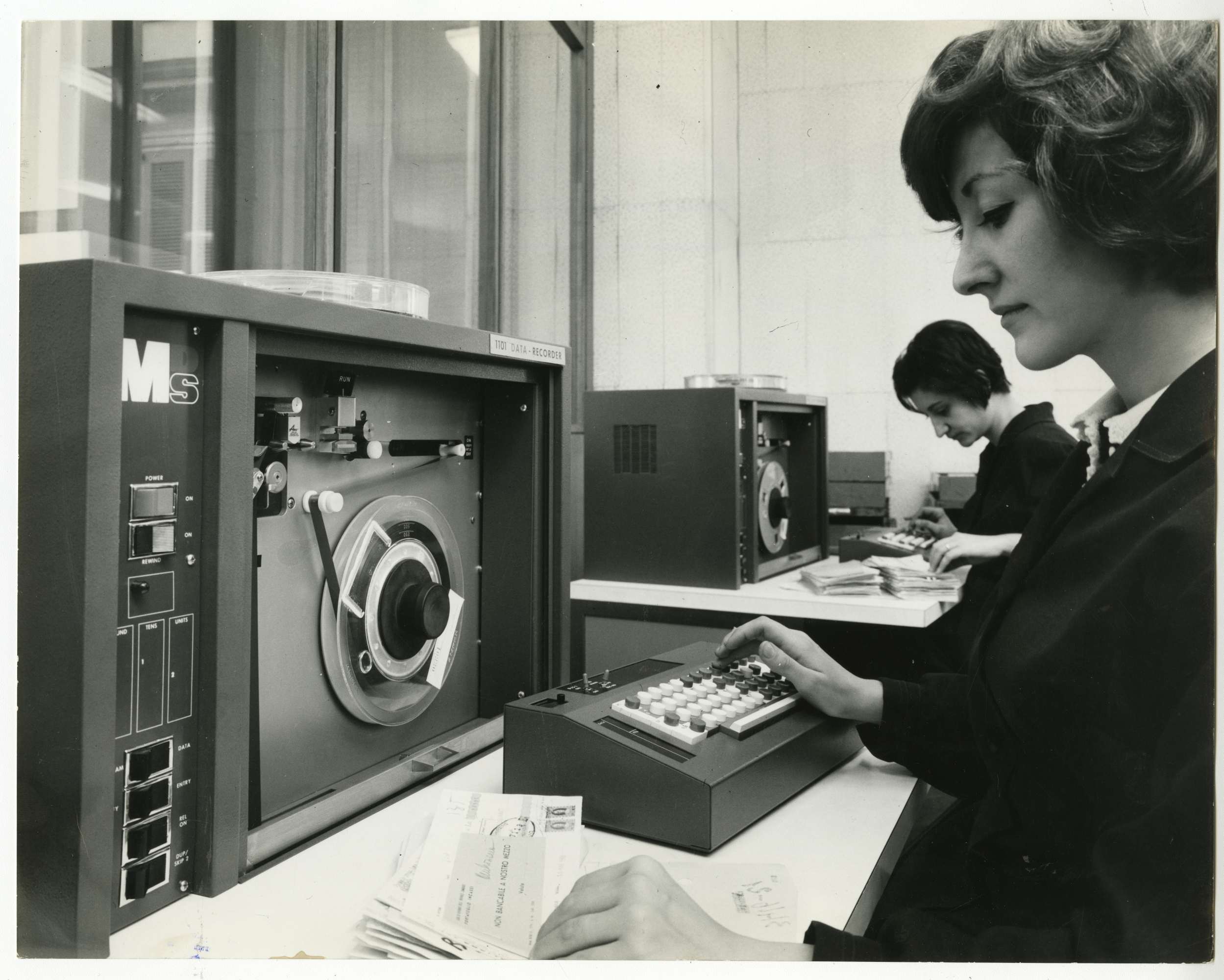 Female employees working on the ‘MDS’ machines for direct recording of data on magnetic tapes at the Cariplo Electronic Centre, 1969