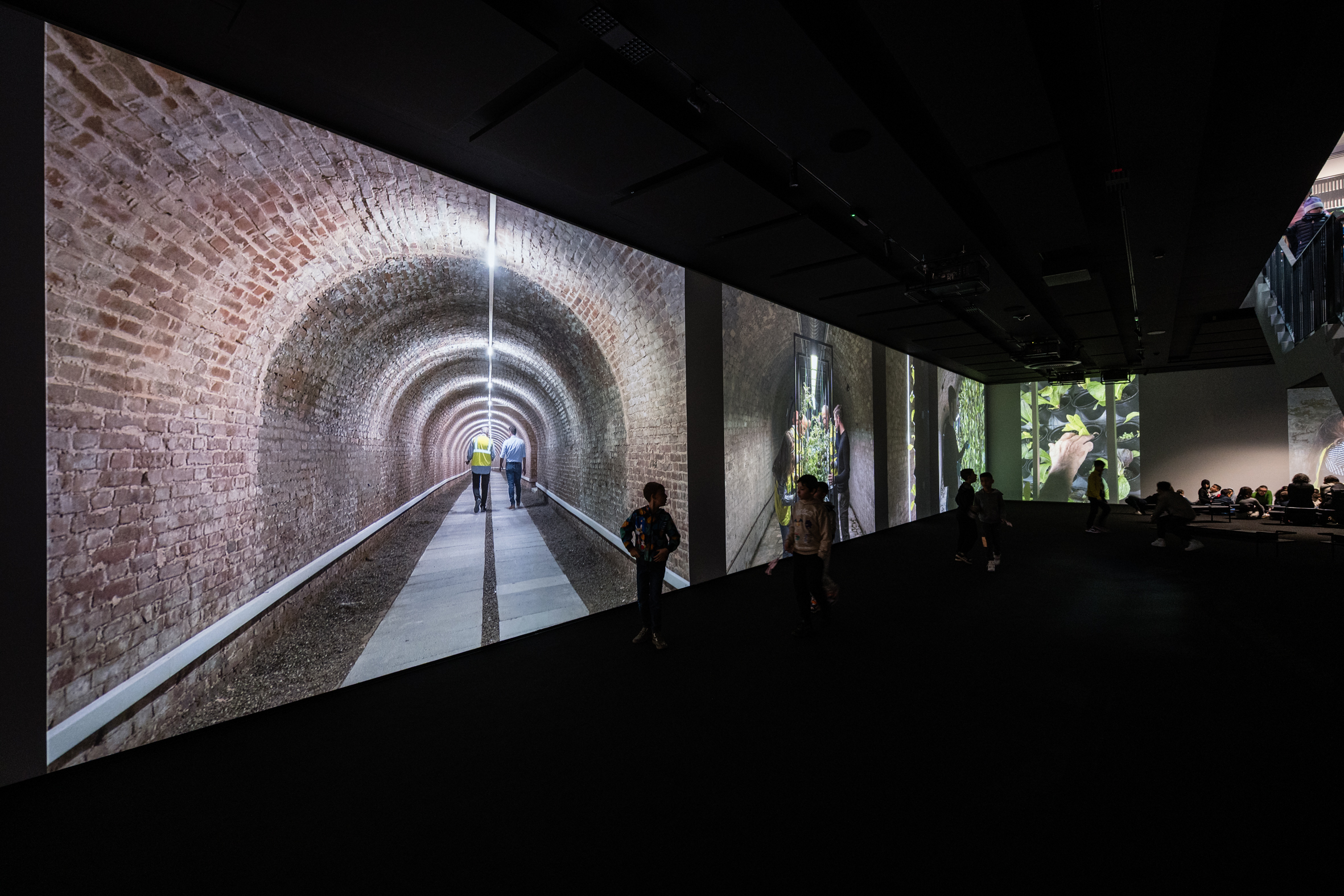 Fotografie allestimento progetto "Cronache d'acqua" alle gallerie d'italia, Torino
