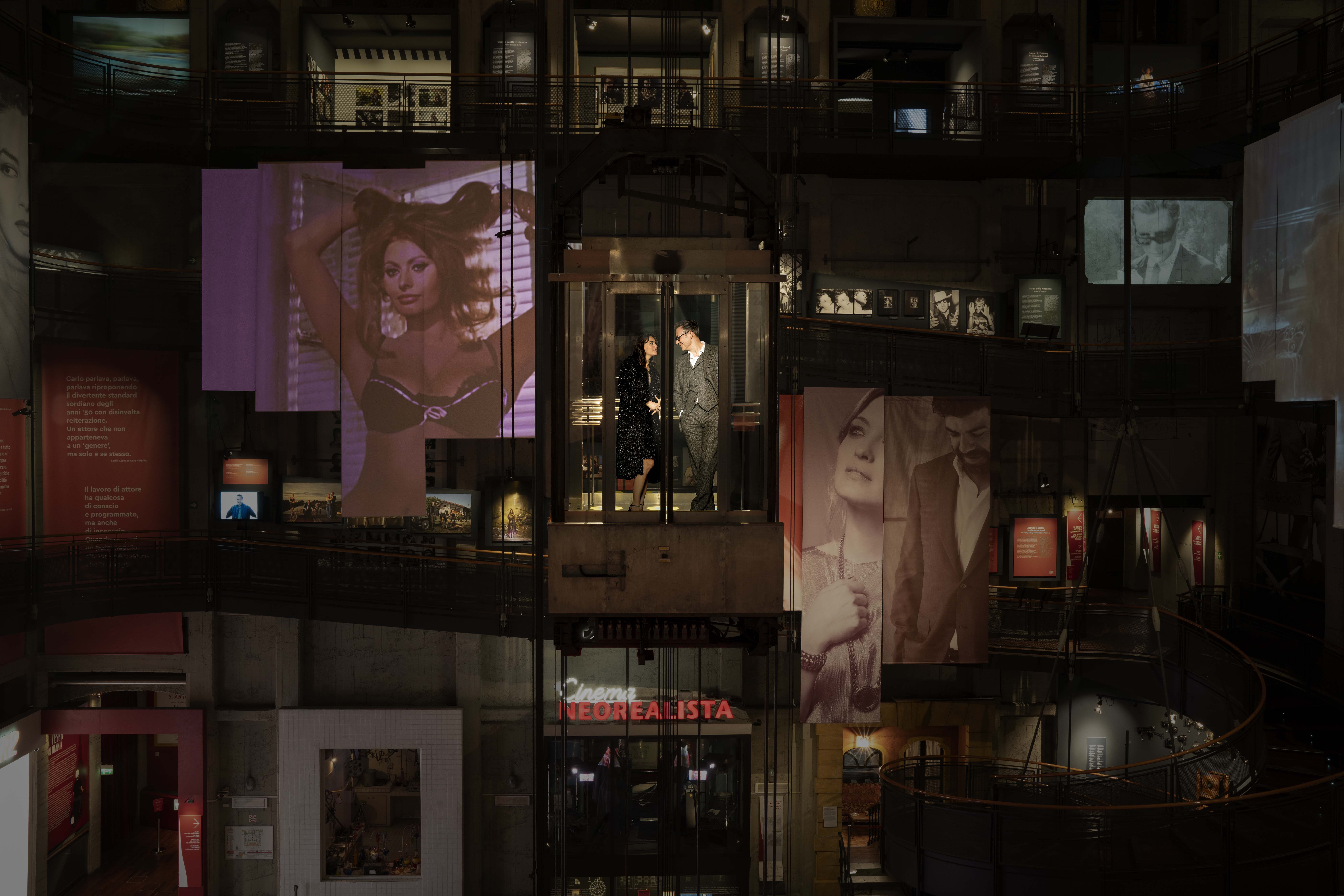 Bérénice Bejo e Michel Hazanavicius. Foto della mostra "Riccardo Ghilardi. Piano sequenza la Mole" a Torino