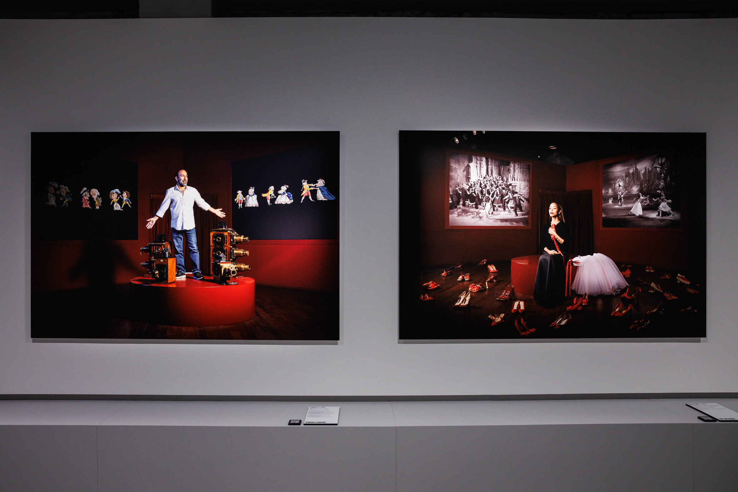 allestimento fotografie di Riccardo Ghilardi. 