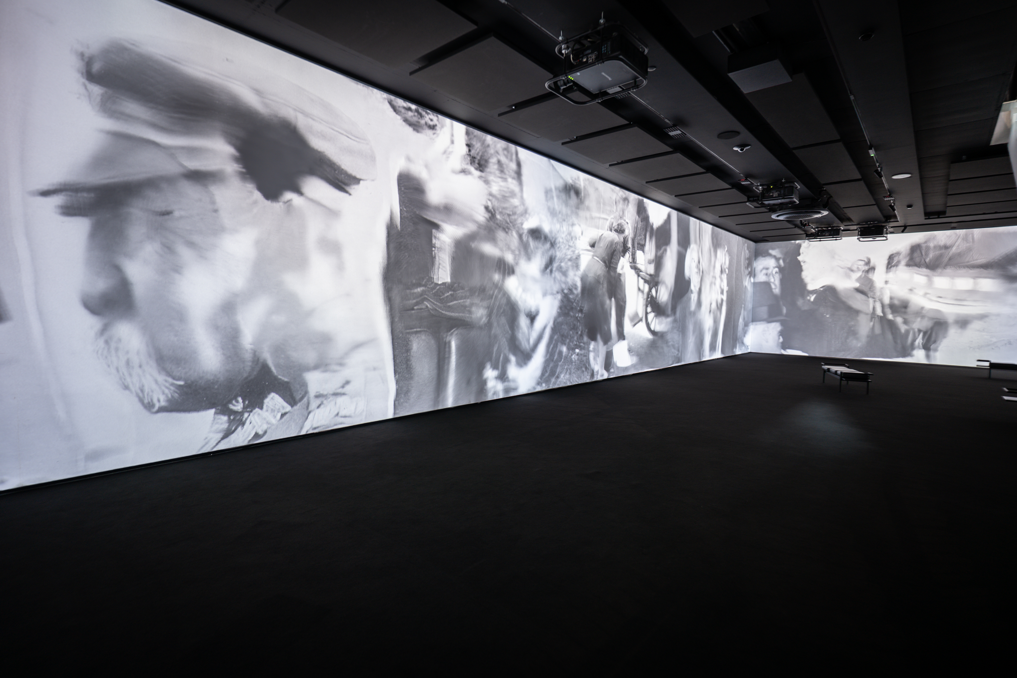 Gallerie d'Italia - Torino, allestimento mostra "Erik Kessels. Un'immagine"