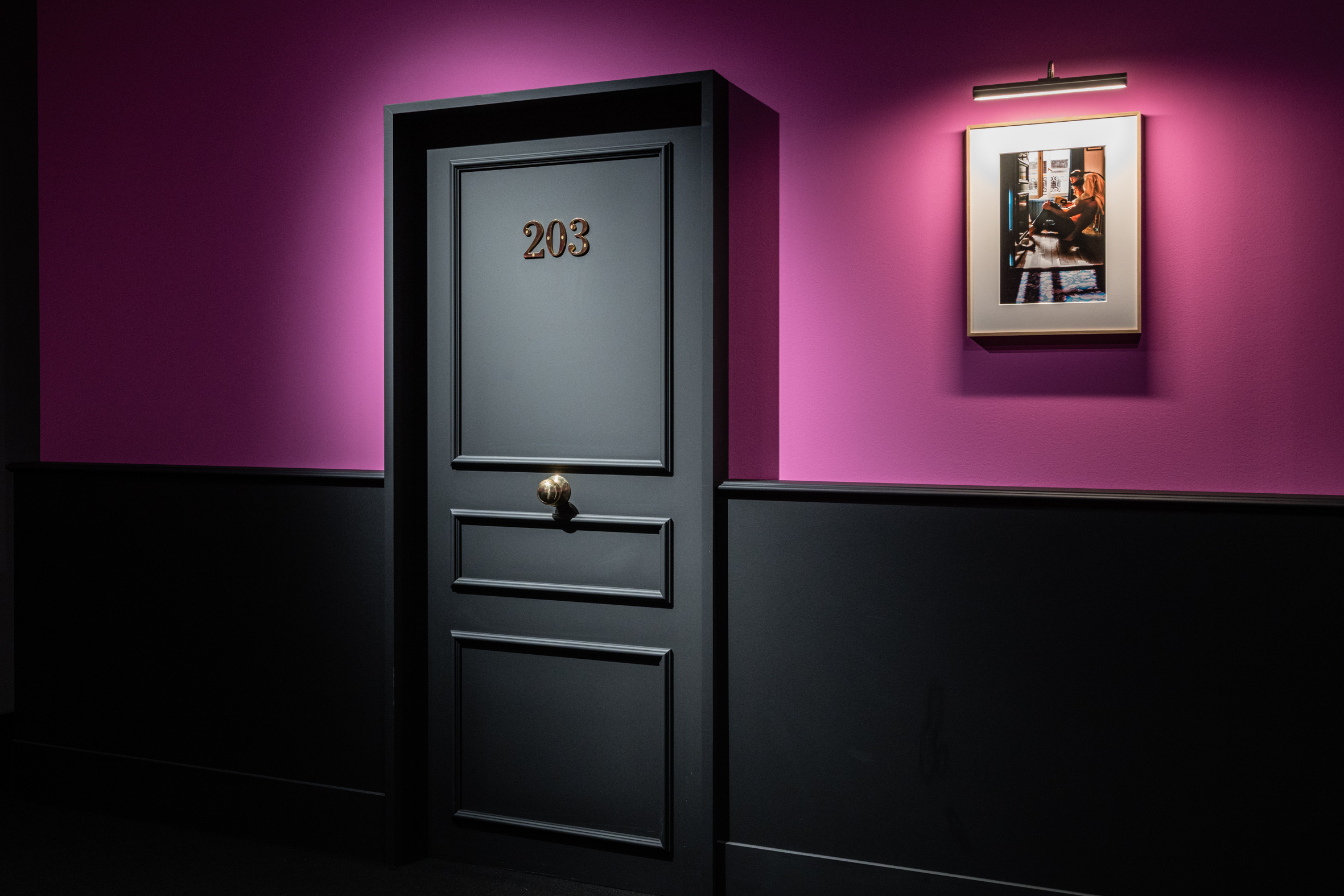 Fotografie della mostra "Diana Markosian. Replaced" a Torino 