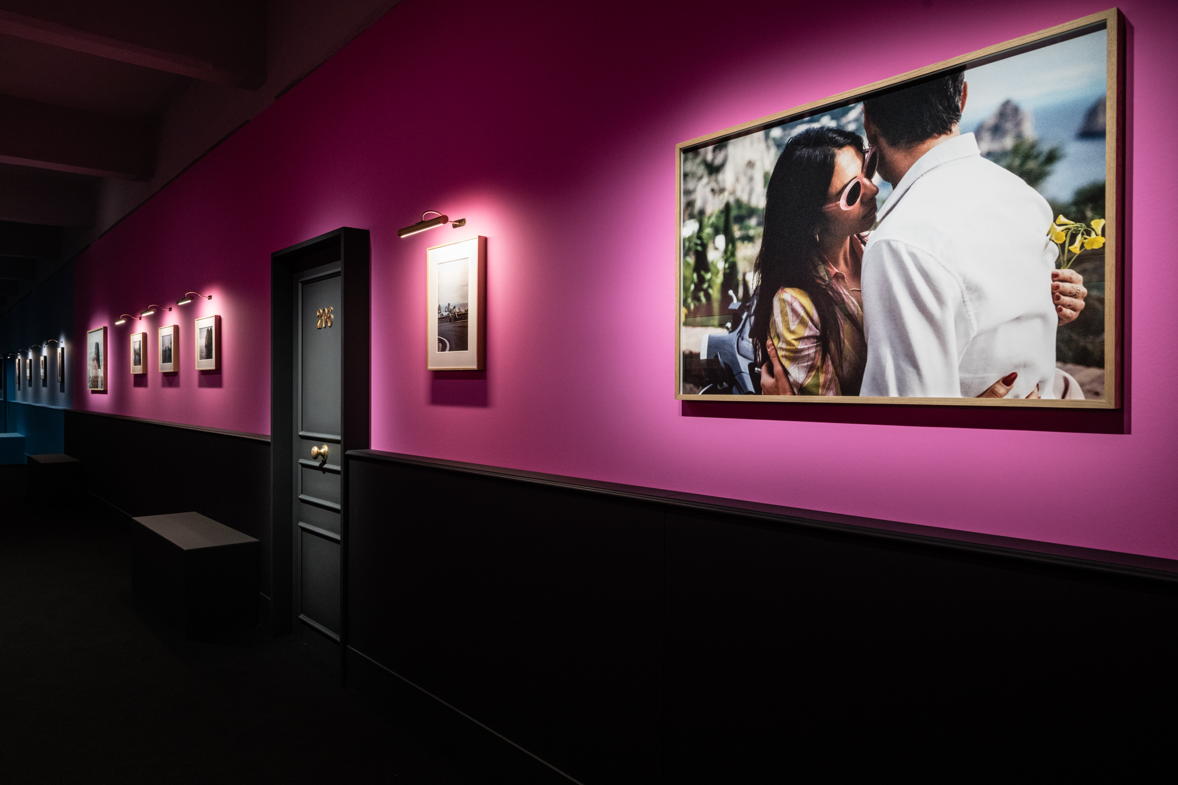 Fotografie della mostra "Diana Markosian. Replaced" a Torino 