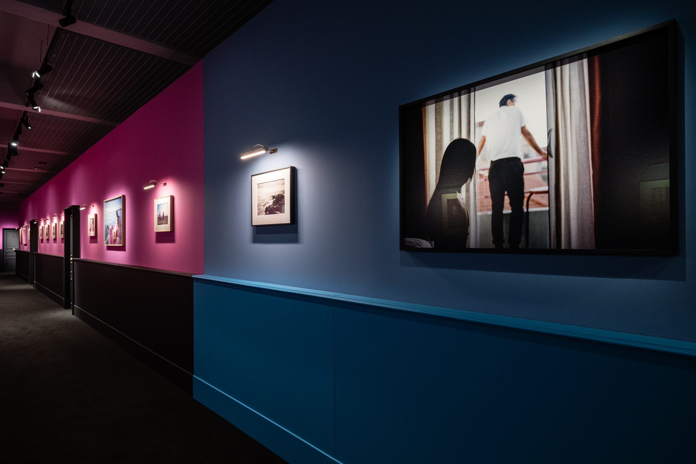 Fotografie della mostra "Diana Markosian. Replaced" a Torino 