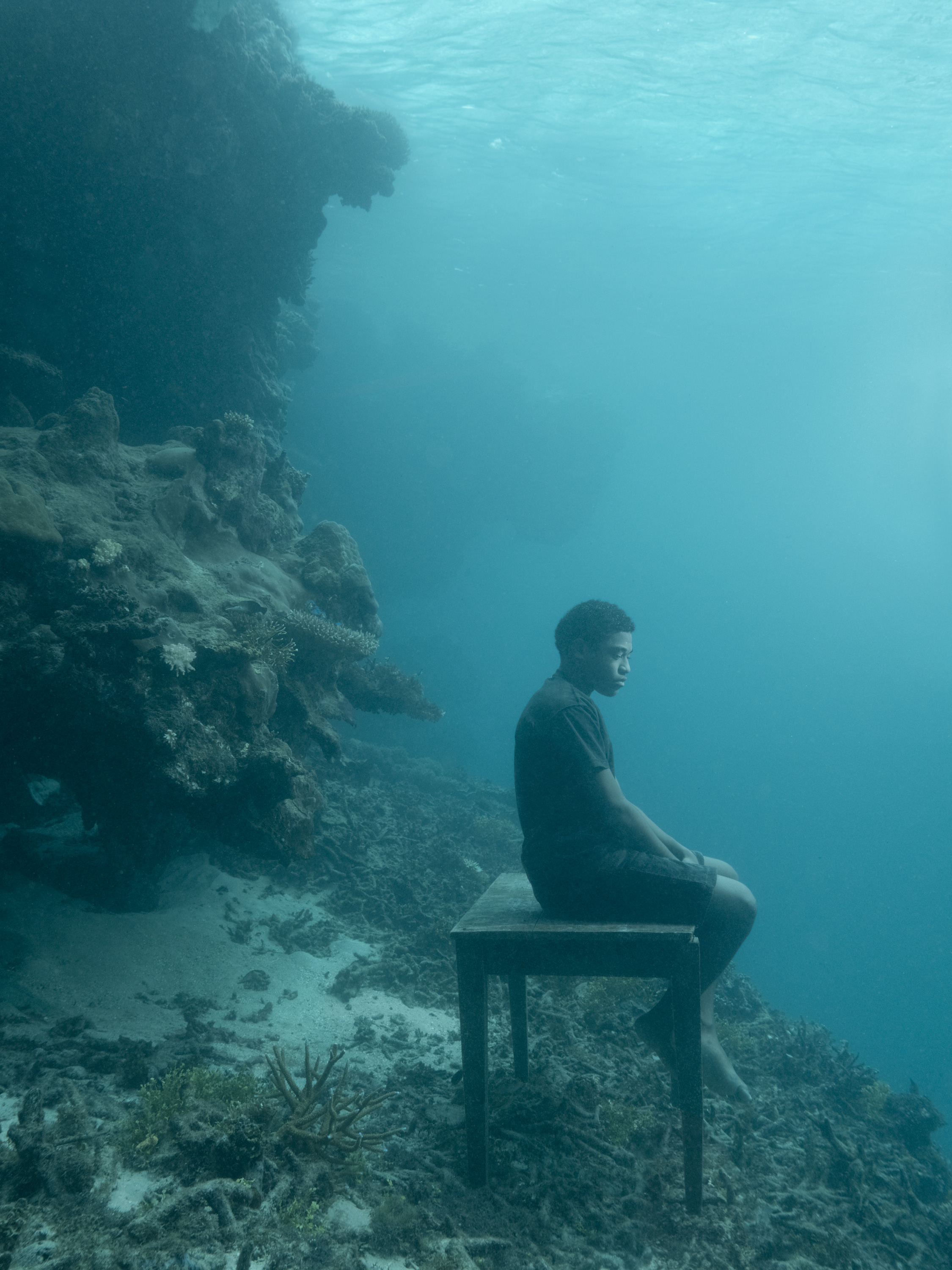 Petero by Cliff, Fiji, 2023 © Nick Brandt, Gallerie d'Italia - Torino